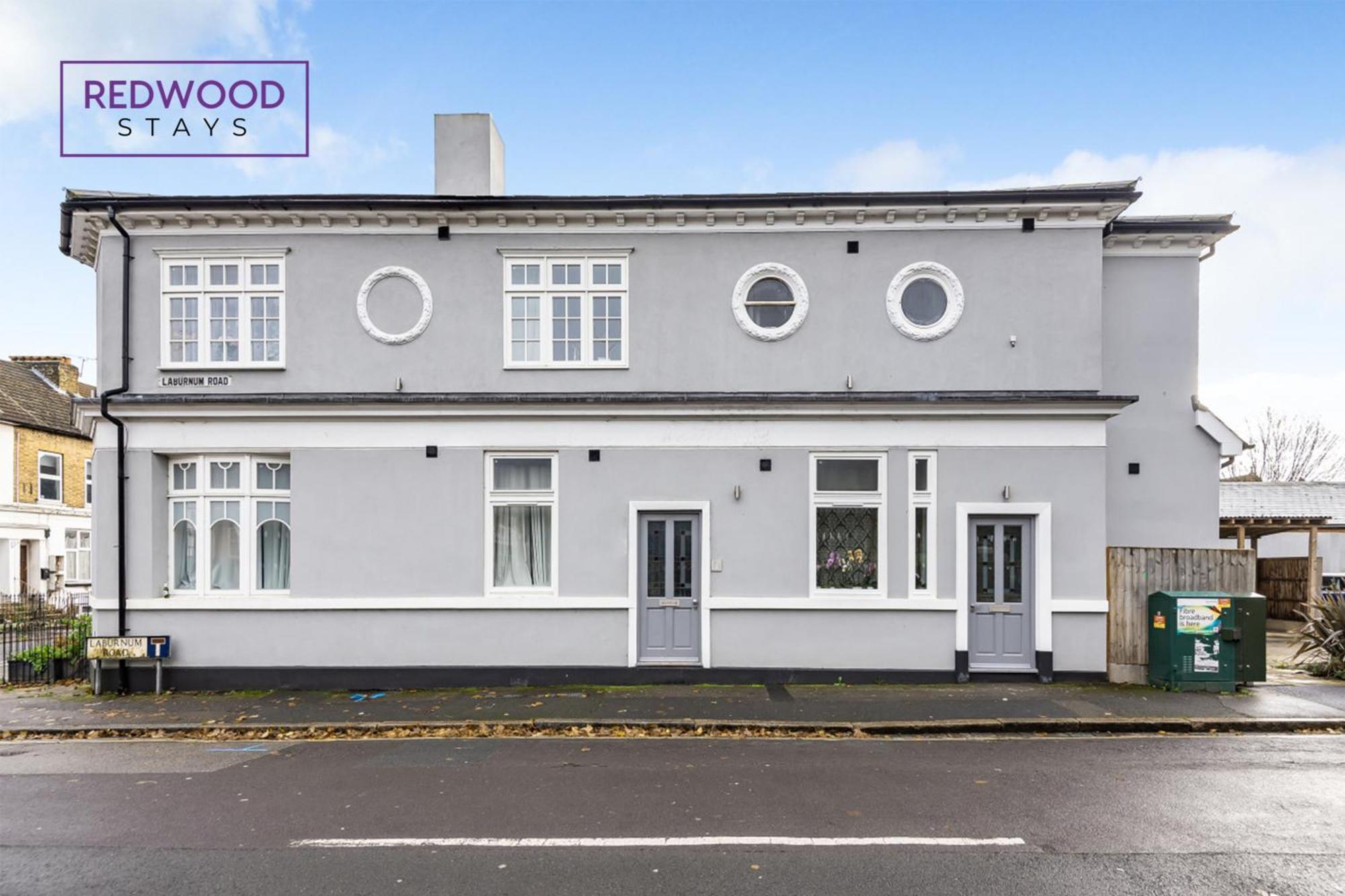 1 Bed 1 Bath Town Center Apartments For Corporates & Contractors, Wifi, Netflix And Parking On Selected Units By Redwood Stays Aldershot Exteriör bild