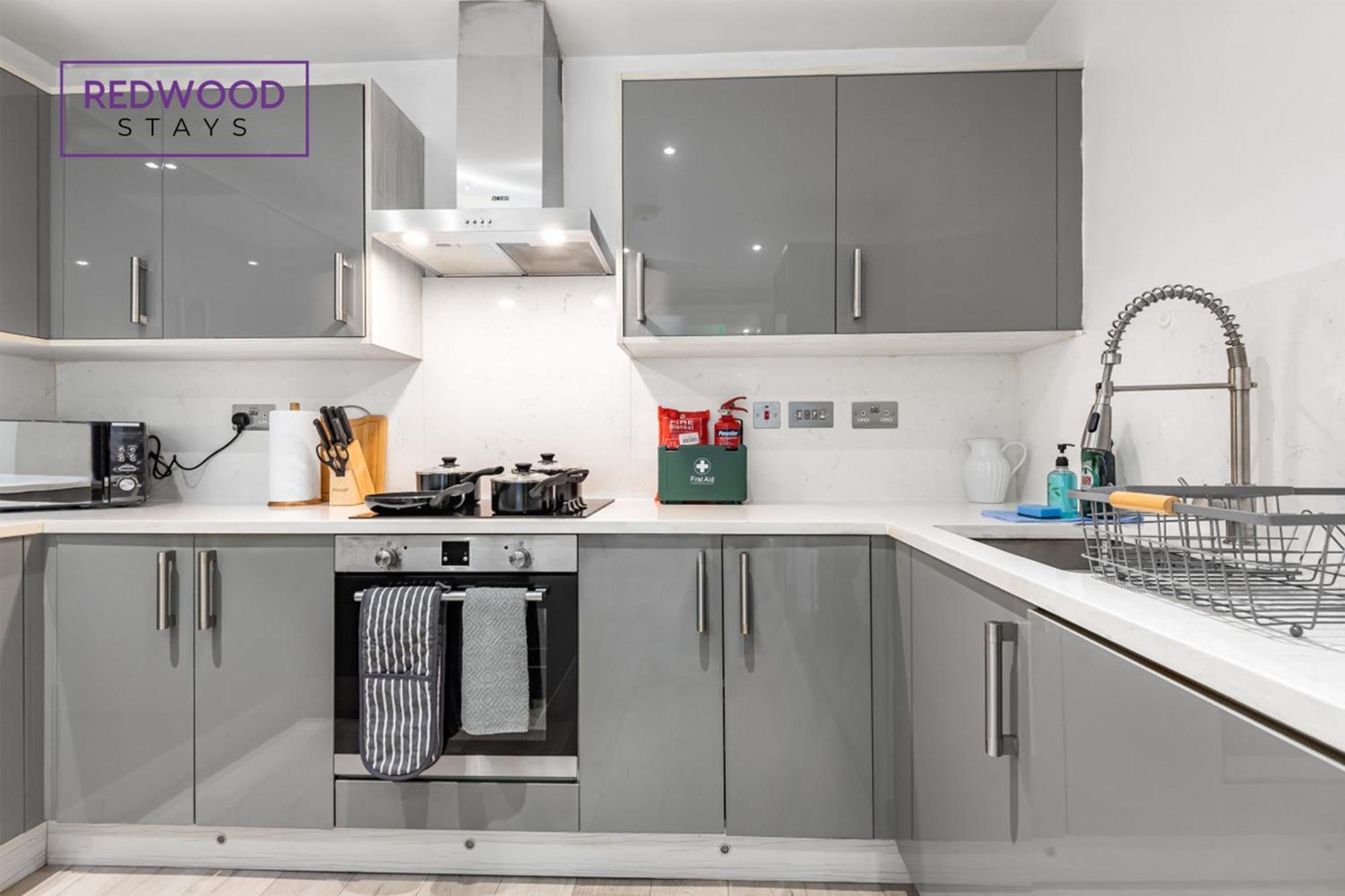 1 Bed 1 Bath Town Center Apartments For Corporates & Contractors, Wifi, Netflix And Parking On Selected Units By Redwood Stays Aldershot Exteriör bild