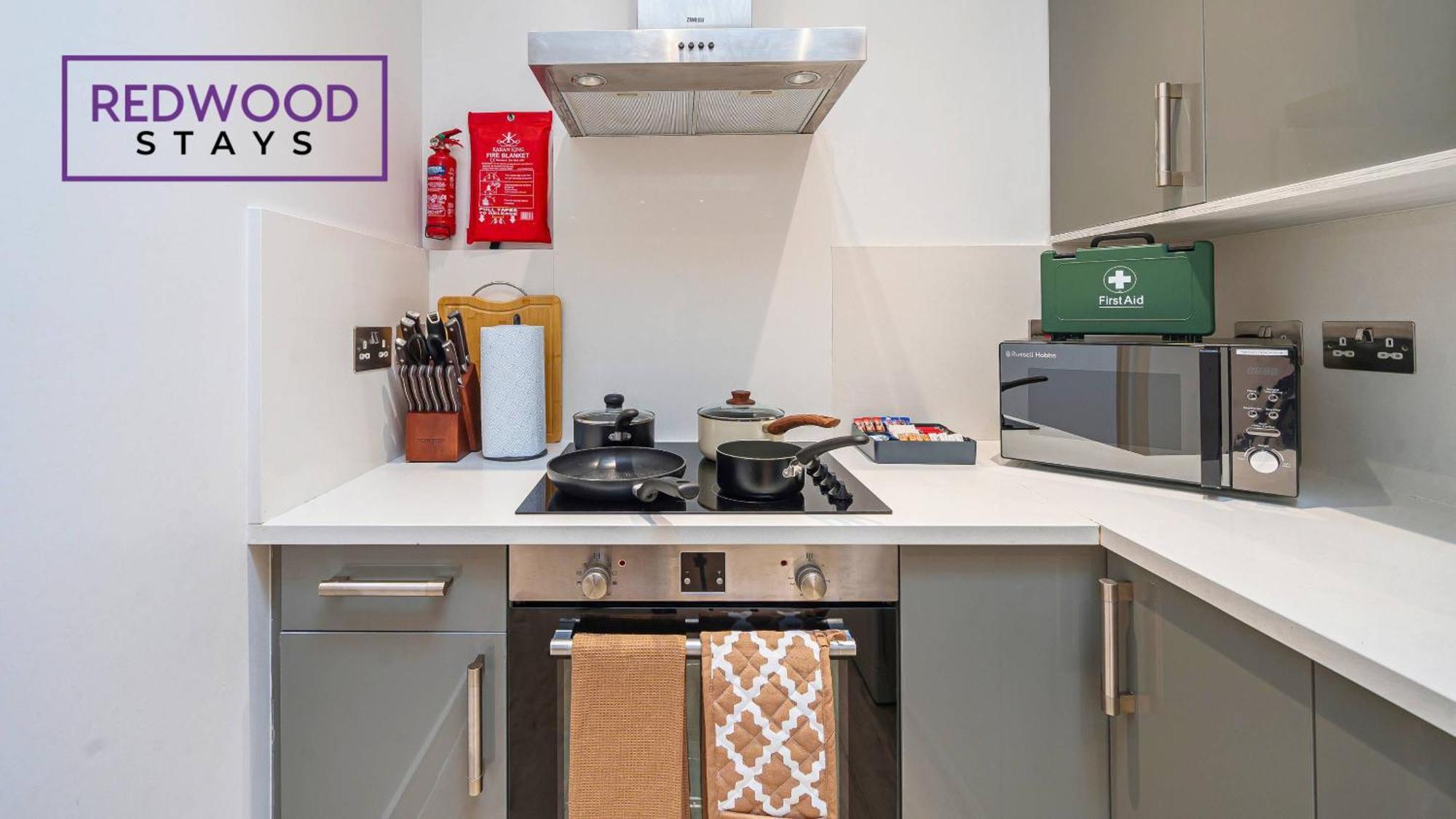 1 Bed 1 Bath Town Center Apartments For Corporates & Contractors, Wifi, Netflix And Parking On Selected Units By Redwood Stays Aldershot Exteriör bild
